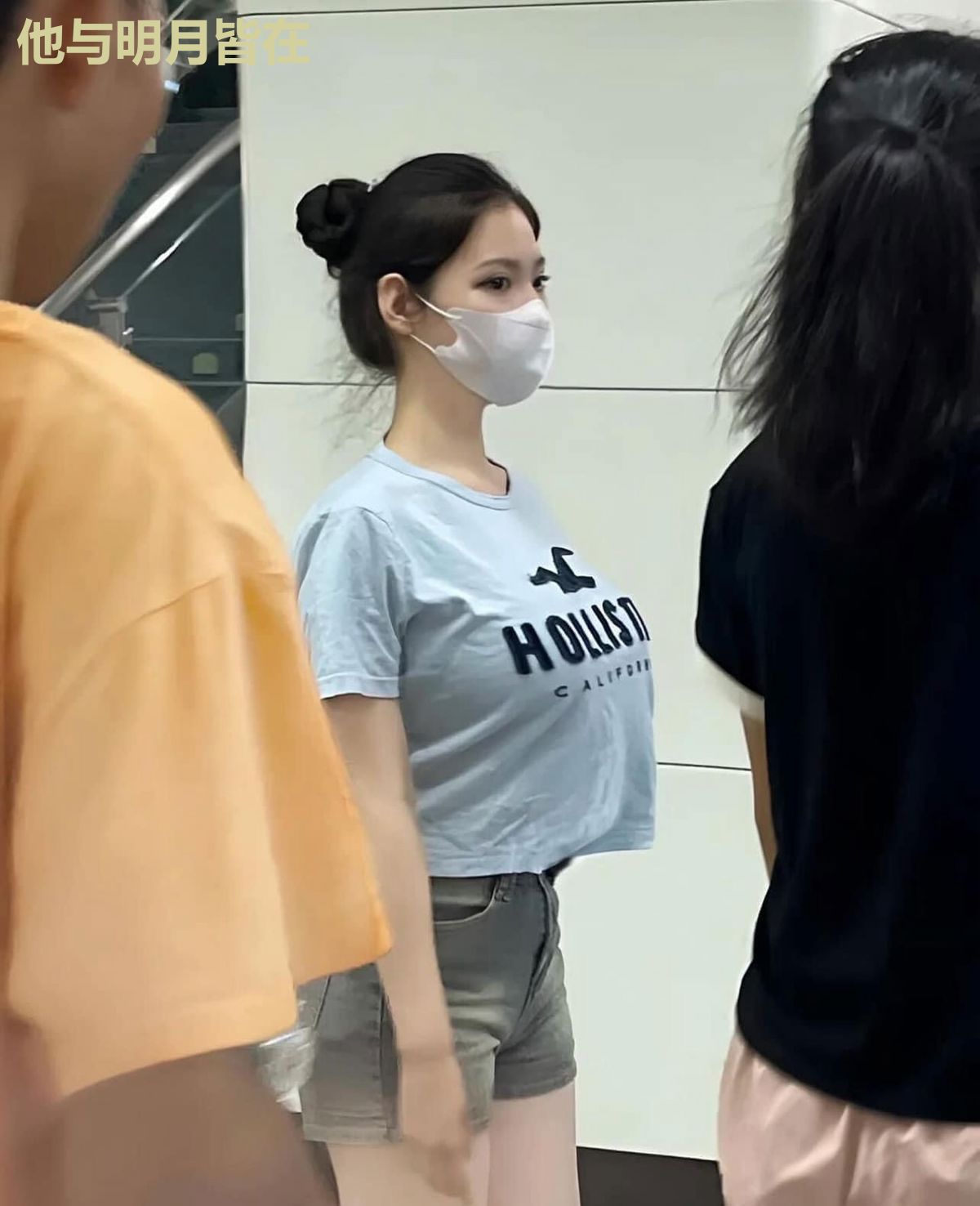 他与明月皆在