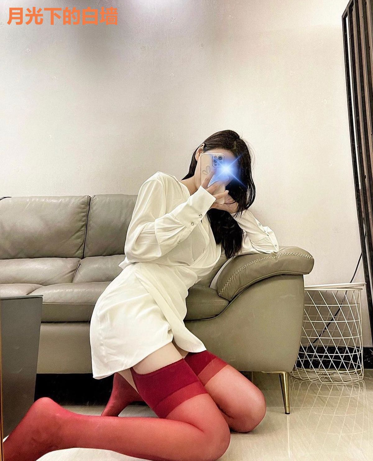 月光下的白墙