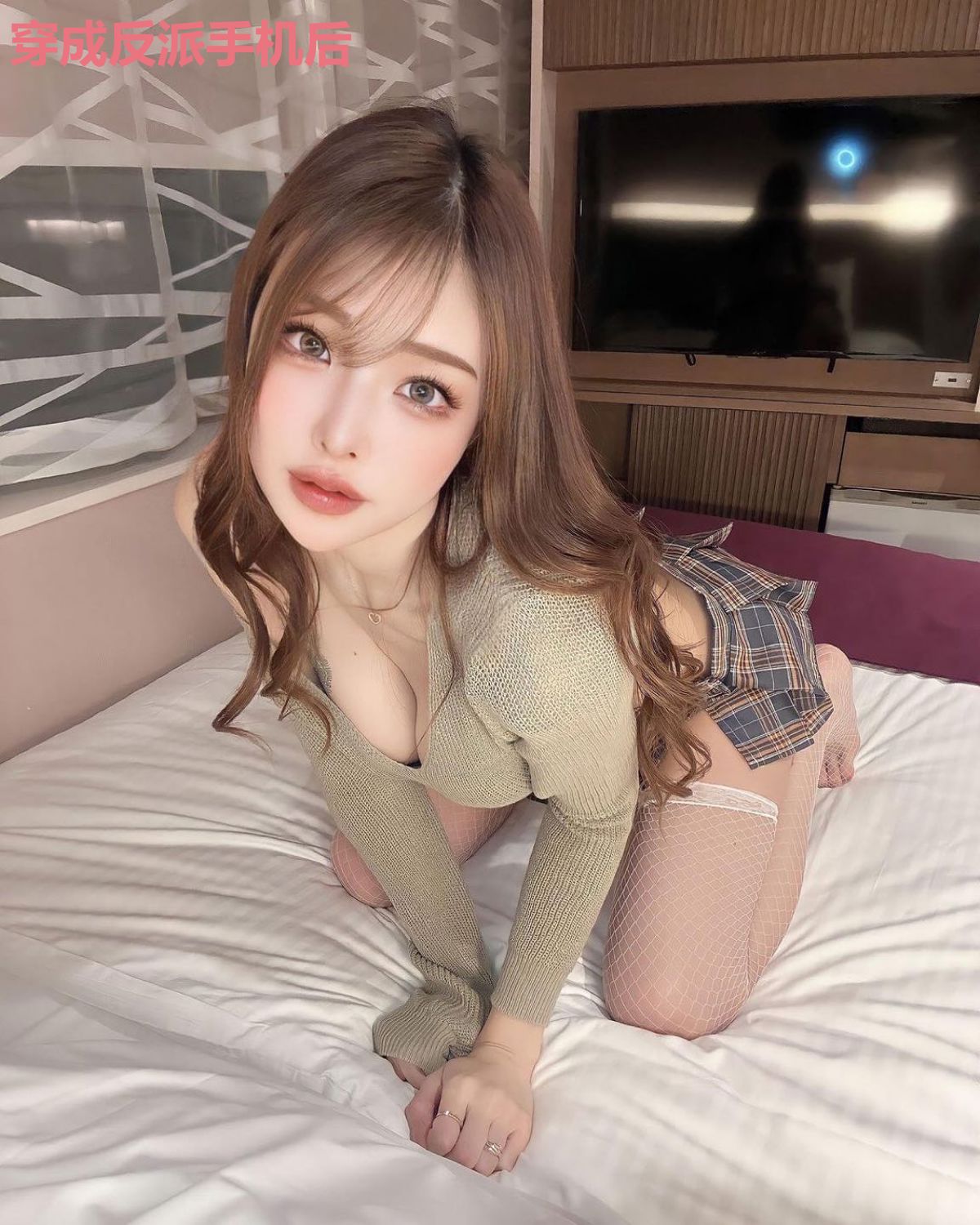 穿成反派手机后